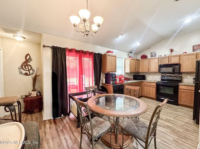242 MANGO Drive, Palatka, FL 32177