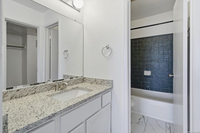 11311 Sir Winston St Apt 111, San Antonio, TX 78216