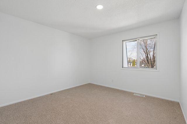 3944 76th Way E, Inver Grove Heights, MN 55076