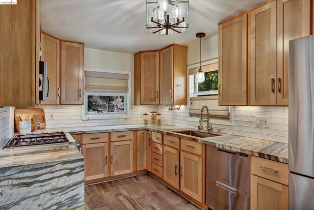4656 Redding St, Oakland, CA 94619