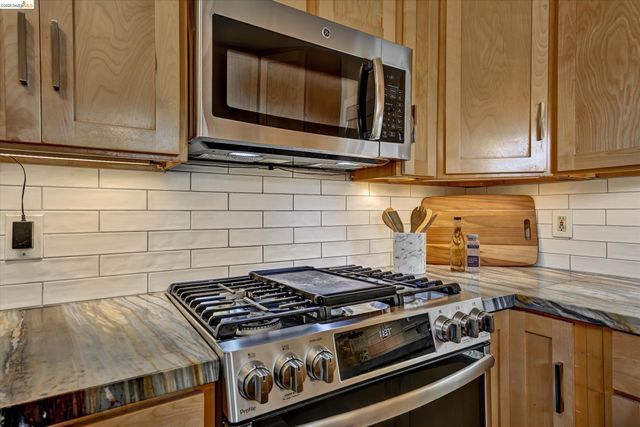 4656 Redding St, Oakland, CA 94619