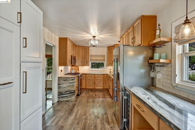 4656 Redding St, Oakland, CA 94619