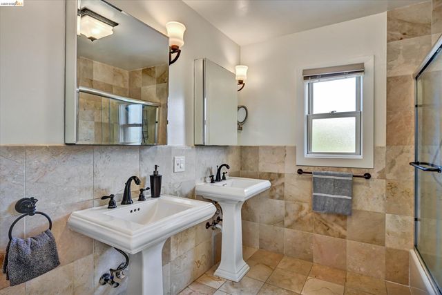 4656 Redding St, Oakland, CA 94619