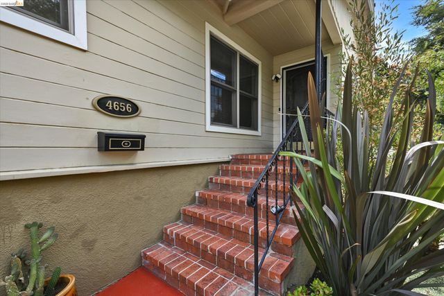 4656 Redding St, Oakland, CA 94619