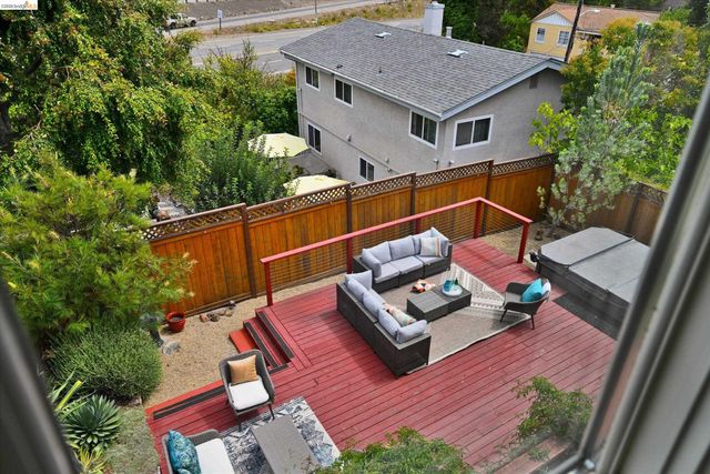 4656 Redding St, Oakland, CA 94619