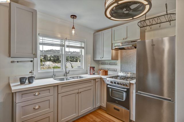 4656 Redding St, Oakland, CA 94619