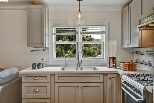 4656 Redding St, Oakland, CA 94619