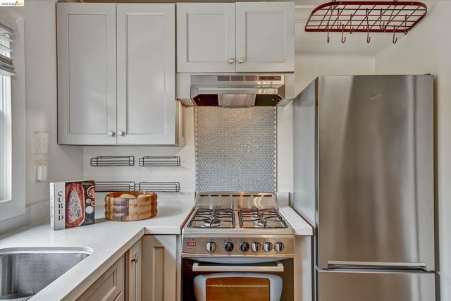 4656 Redding St, Oakland, CA 94619