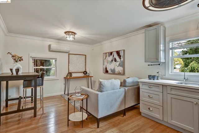 4656 Redding St, Oakland, CA 94619