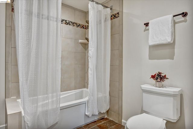 4656 Redding St, Oakland, CA 94619