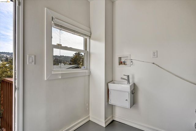 4656 Redding St, Oakland, CA 94619