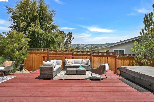 4656 Redding St, Oakland, CA 94619