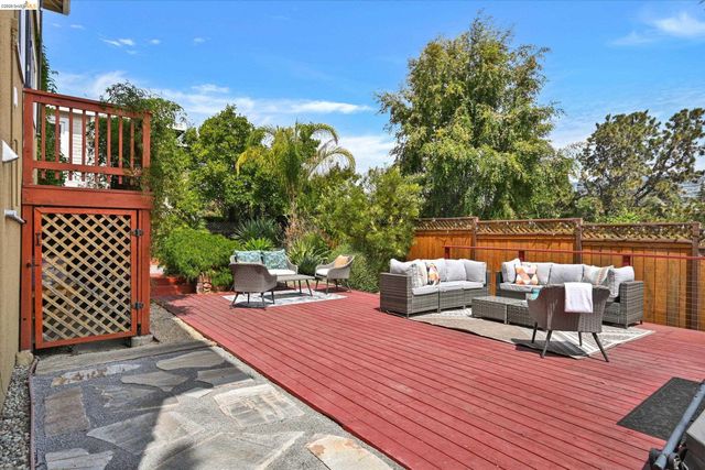 4656 Redding St, Oakland, CA 94619