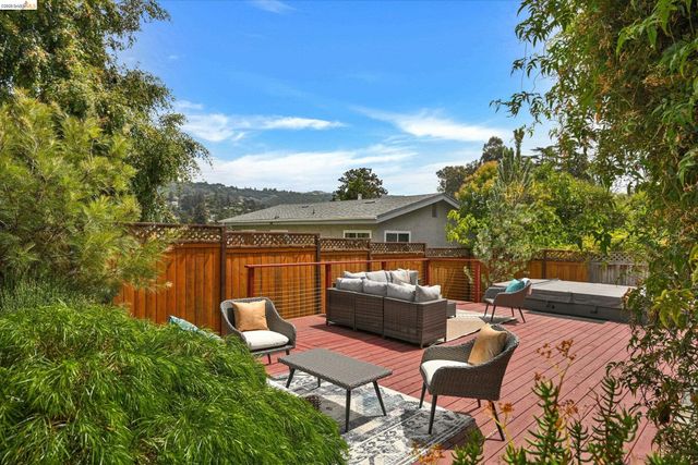 4656 Redding St, Oakland, CA 94619