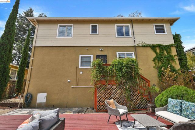 4656 Redding St, Oakland, CA 94619