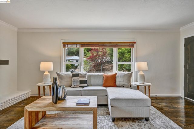 4656 Redding St, Oakland, CA 94619
