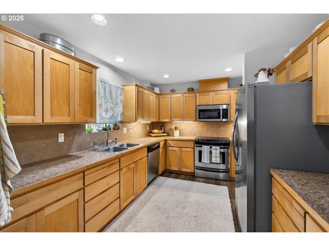 59145 WHITETAIL Ave, St Helens, OR 97051