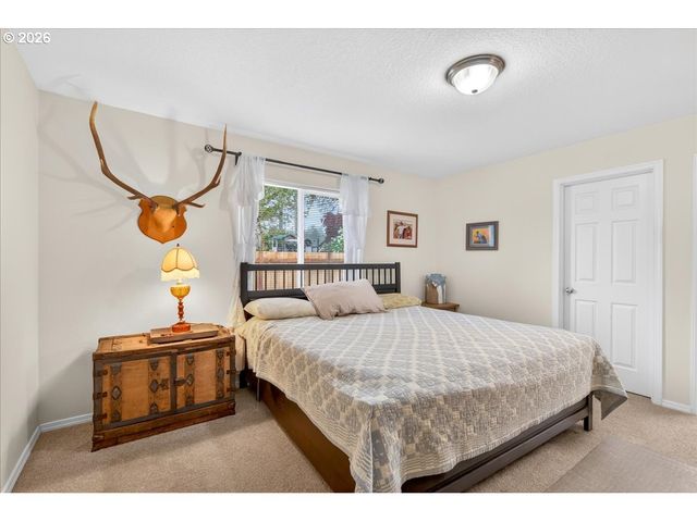 59145 WHITETAIL Ave, St Helens, OR 97051