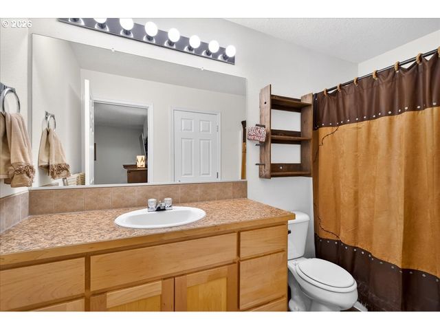 59145 WHITETAIL Ave, St Helens, OR 97051