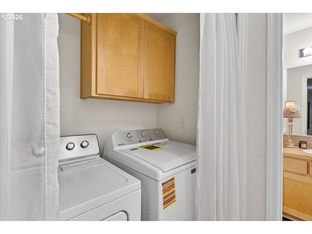 59145 WHITETAIL Ave, St Helens, OR 97051