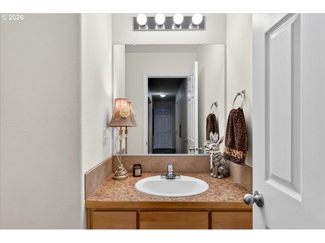 59145 WHITETAIL Ave, St Helens, OR 97051