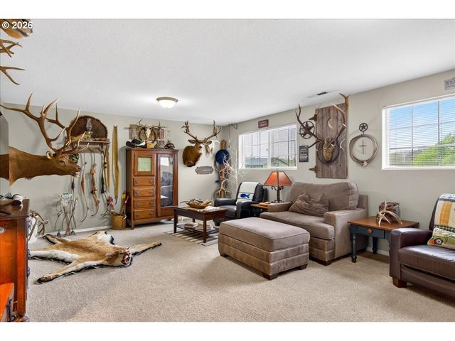 59145 WHITETAIL Ave, St Helens, OR 97051