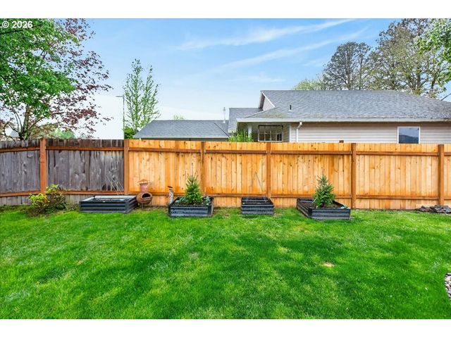 59145 WHITETAIL Ave, St Helens, OR 97051