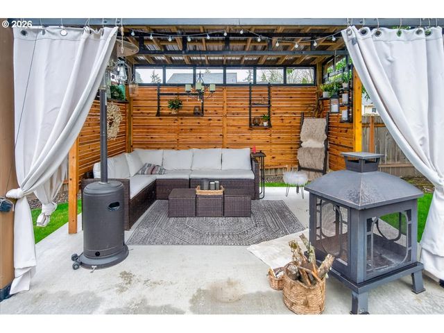 59145 WHITETAIL Ave, St Helens, OR 97051