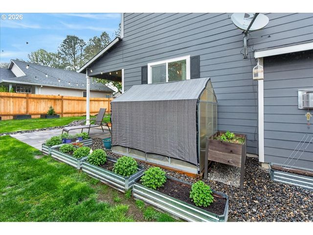 59145 WHITETAIL Ave, St Helens, OR 97051