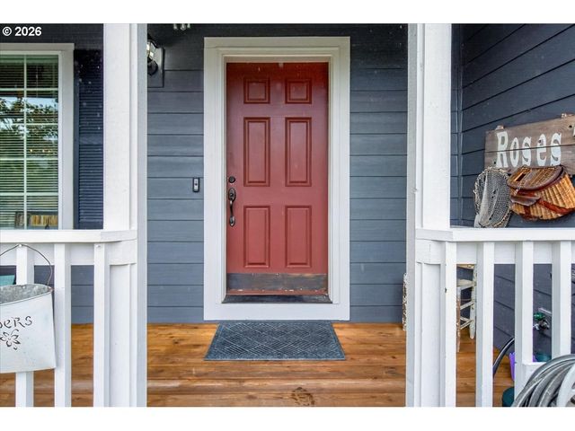 59145 WHITETAIL Ave, St Helens, OR 97051