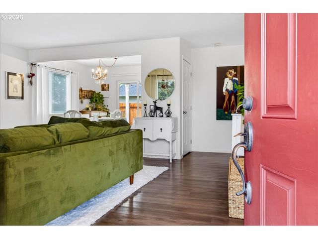 59145 WHITETAIL Ave, St Helens, OR 97051