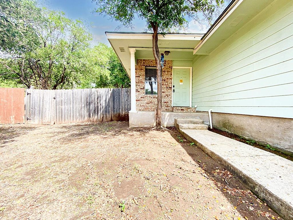 111 Hughson CT, San Marcos, TX 78666