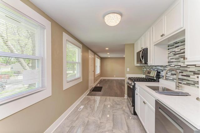 502 Tyler Drive, Carpentersville, IL 60110