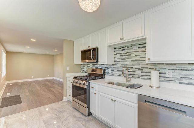 502 Tyler Drive, Carpentersville, IL 60110