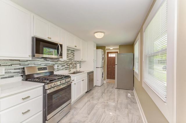 502 Tyler Drive, Carpentersville, IL 60110