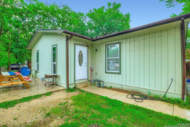 209 N Picoso St, San Antonio, TX 78207