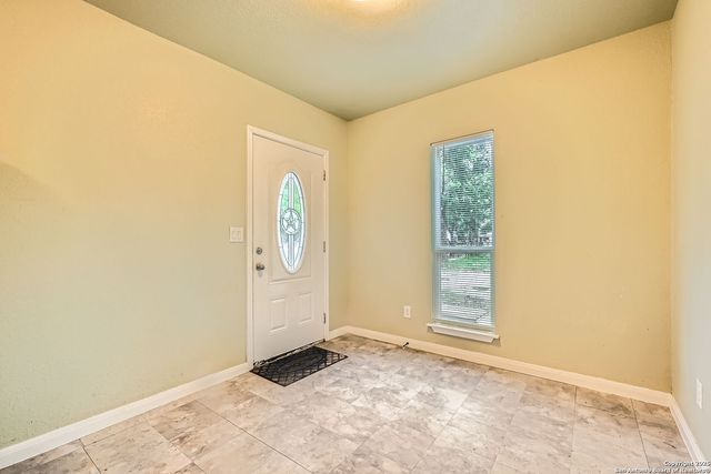 209 N Picoso St, San Antonio, TX 78207