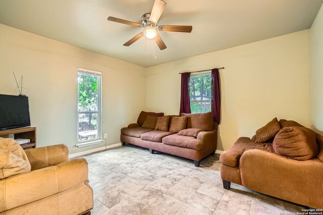 209 N Picoso St, San Antonio, TX 78207