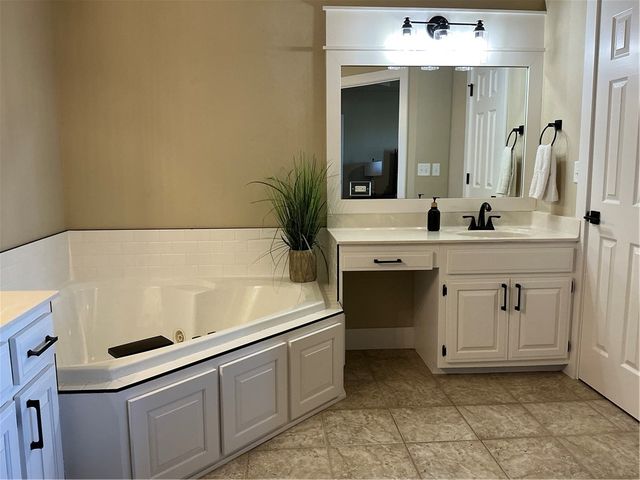 18638 Harmon Road, Fayetteville, AR 72704