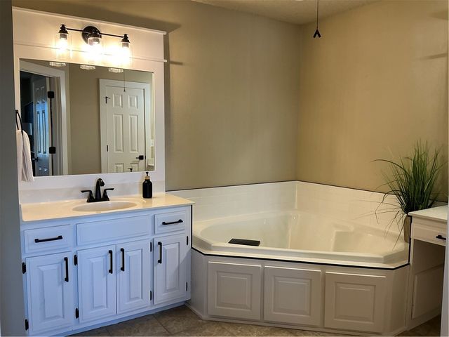 18638 Harmon Road, Fayetteville, AR 72704