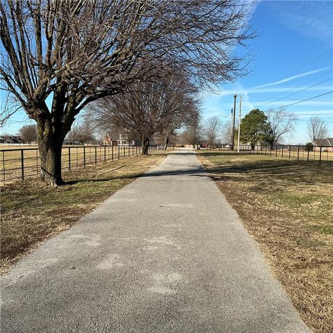 18638 Harmon Road, Fayetteville, AR 72704