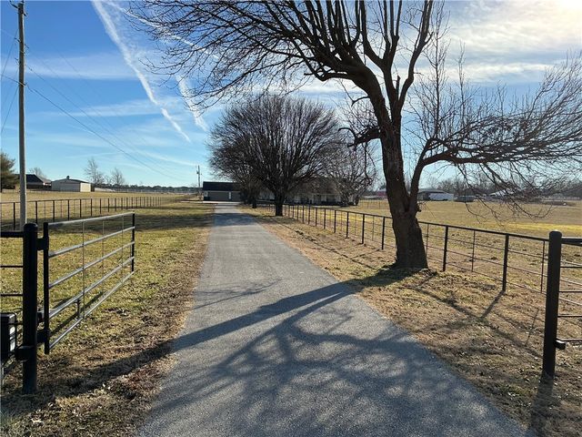 18638 Harmon Road, Fayetteville, AR 72704