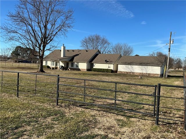 18638 Harmon Road, Fayetteville, AR 72704