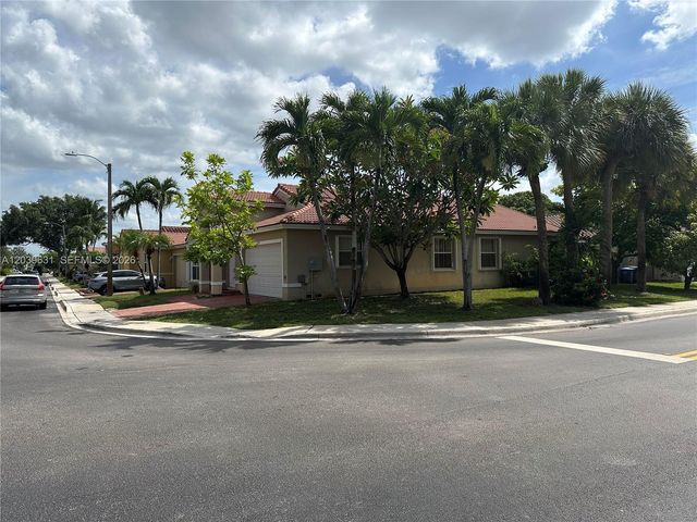 1579 SW 105th Ave, Pembroke Pines, FL 33025