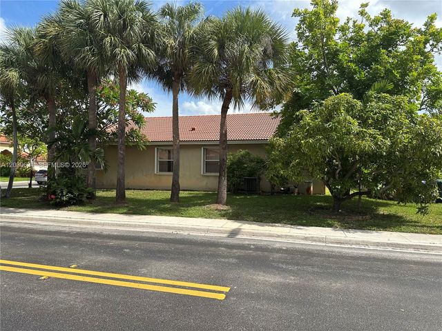 1579 SW 105th Ave, Pembroke Pines, FL 33025