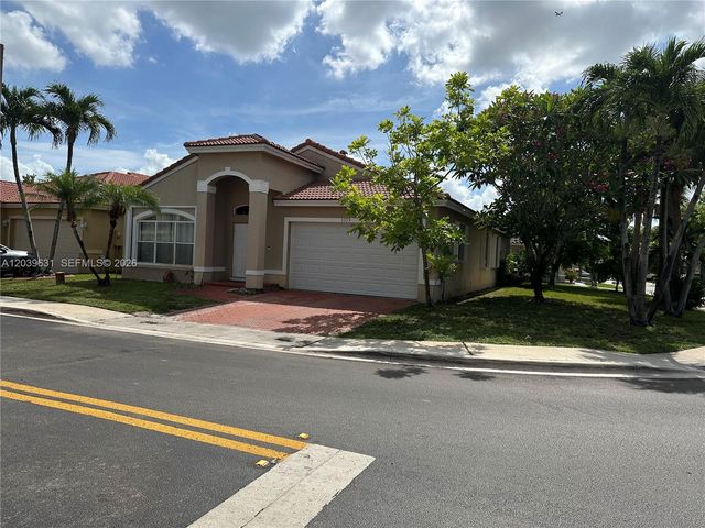 1579 SW 105th Ave, Pembroke Pines, FL 33025