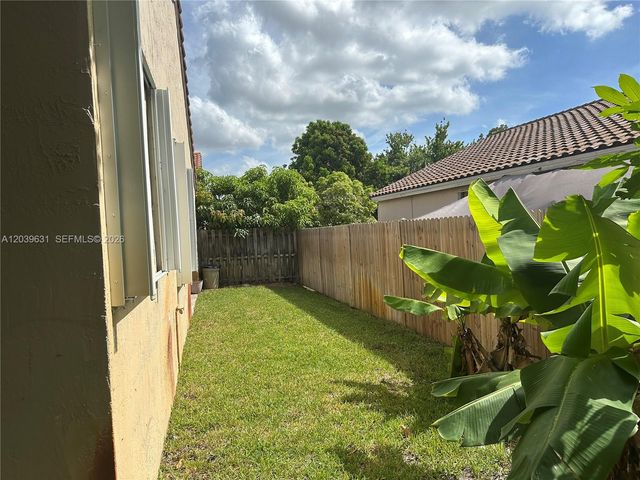 1579 SW 105th Ave, Pembroke Pines, FL 33025