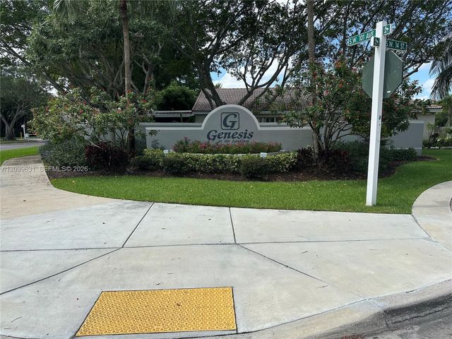 1579 SW 105th Ave, Pembroke Pines, FL 33025