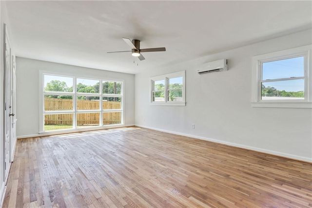 5586 Glore Drive SW, Mableton, GA 30126