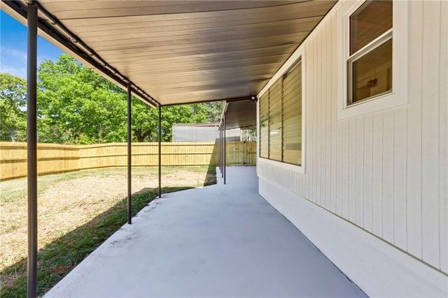 5586 Glore Drive SW, Mableton, GA 30126